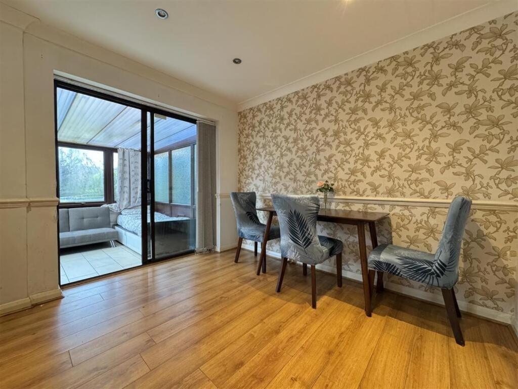 Clove, 3-4 Bed House With Garden, Free Parking, Sleeps 9 In Grays & Chafford Hundred Stifford Zewnętrze zdjęcie