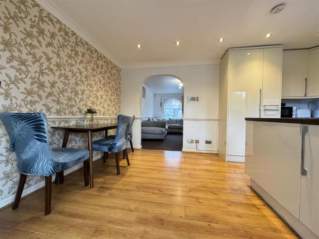 Clove, 3-4 Bed House With Garden, Free Parking, Sleeps 9 In Grays & Chafford Hundred Stifford Zewnętrze zdjęcie