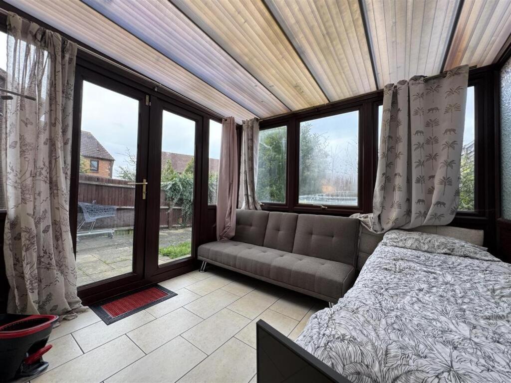 Clove, 3-4 Bed House With Garden, Free Parking, Sleeps 9 In Grays & Chafford Hundred Stifford Zewnętrze zdjęcie