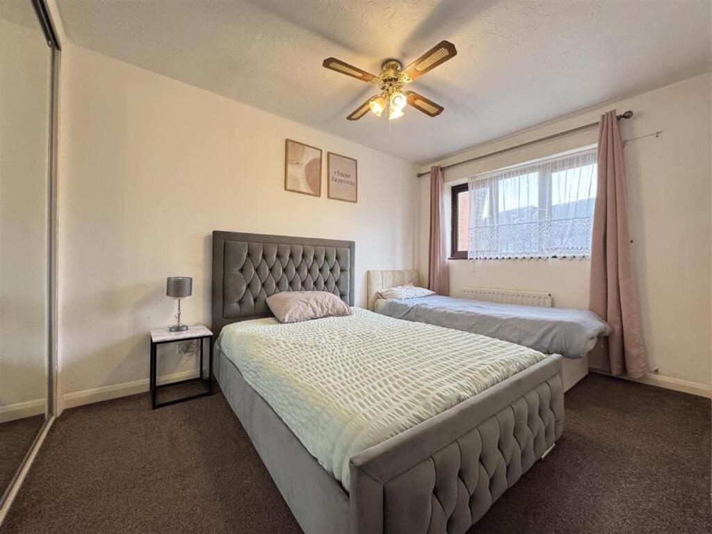 Clove, 3-4 Bed House With Garden, Free Parking, Sleeps 9 In Grays & Chafford Hundred Stifford Zewnętrze zdjęcie